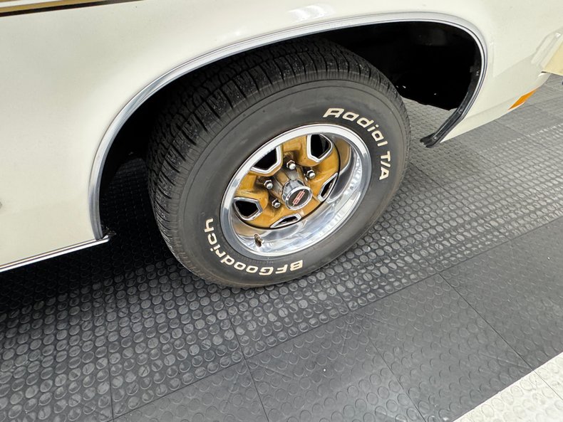 Oldsmobile-Cutlass-1973-Cameo-White-White-30