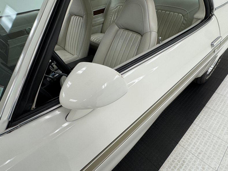 Oldsmobile-Cutlass-1973-Cameo-White-White-37