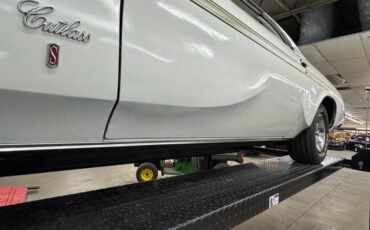 Oldsmobile-Cutlass-1973-Cameo-White-White-41