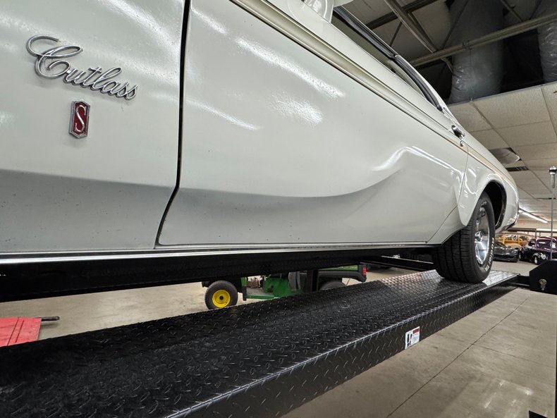 Oldsmobile-Cutlass-1973-Cameo-White-White-41