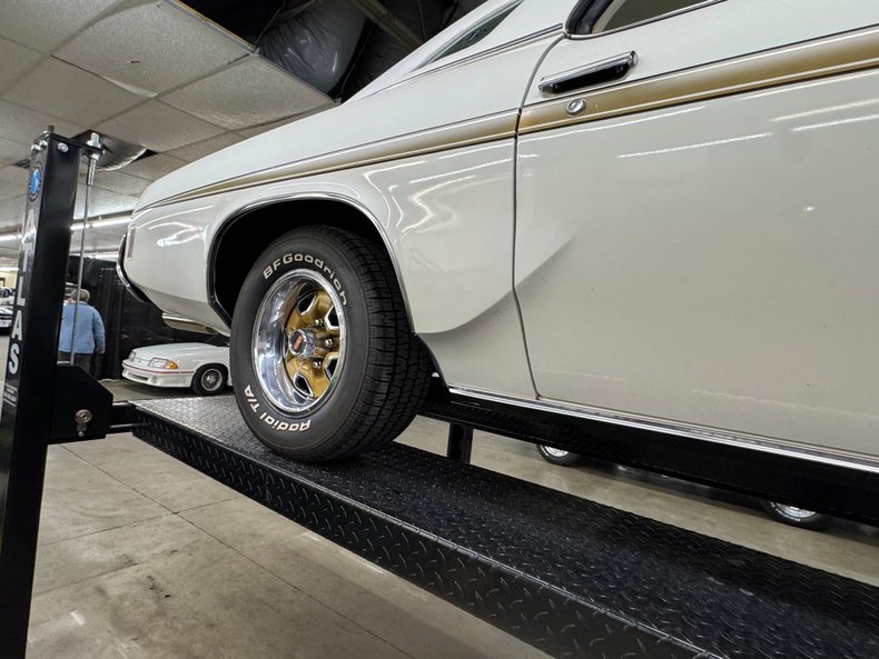 Oldsmobile-Cutlass-1973-Cameo-White-White-43