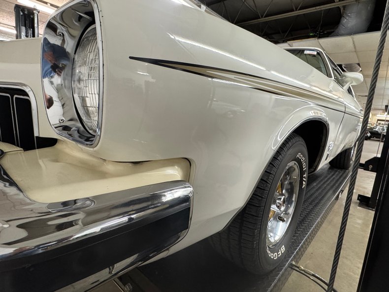 Oldsmobile-Cutlass-1973-Cameo-White-White-46