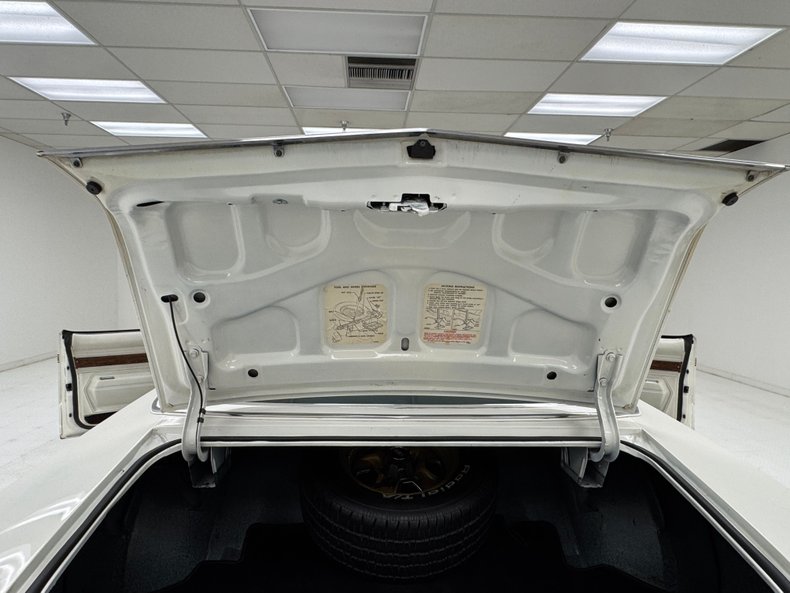 Oldsmobile-Cutlass-1973-Cameo-White-White-5