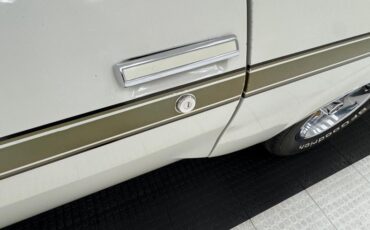 Oldsmobile-Cutlass-1973-Cameo-White-White-8