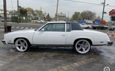 Oldsmobile-Cutlass-1978-Sedan-3