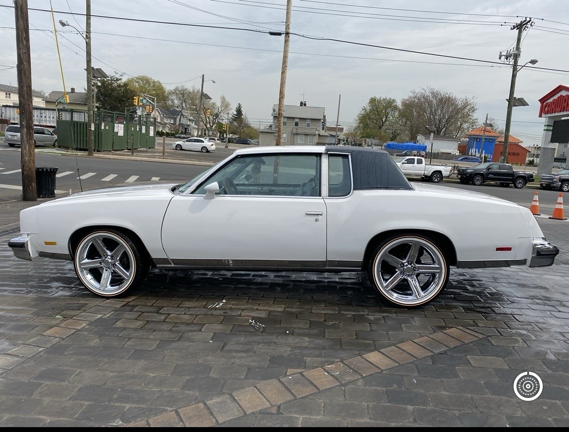 Oldsmobile-Cutlass-1978-Sedan-3