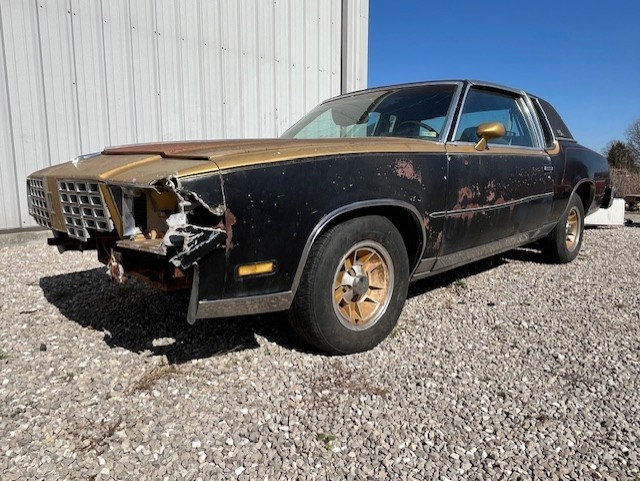 Oldsmobile-Cutlass-1979-2-DOOR-HARDTOP-2