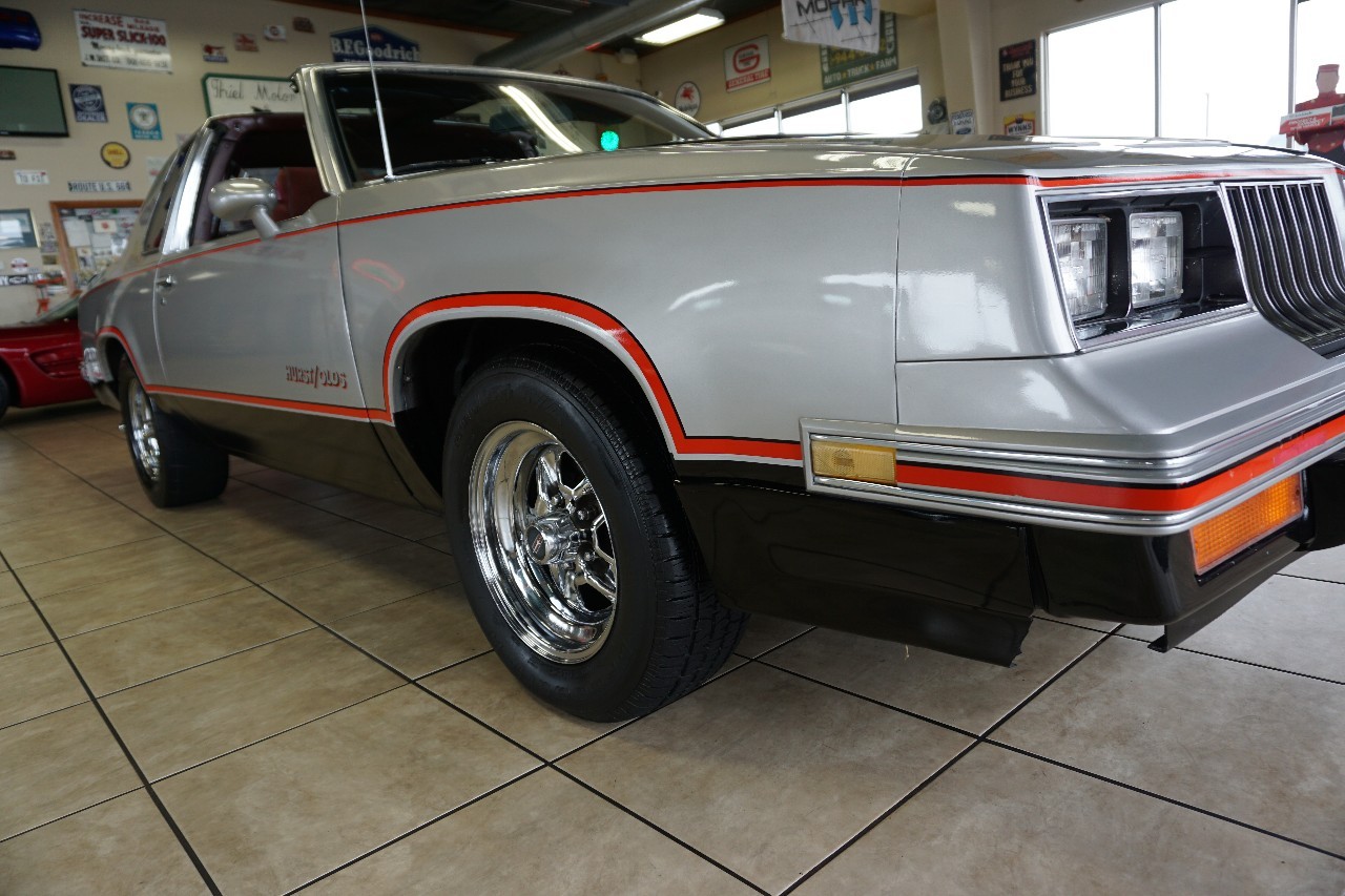 Oldsmobile-Cutlass-1984-Coupe-11