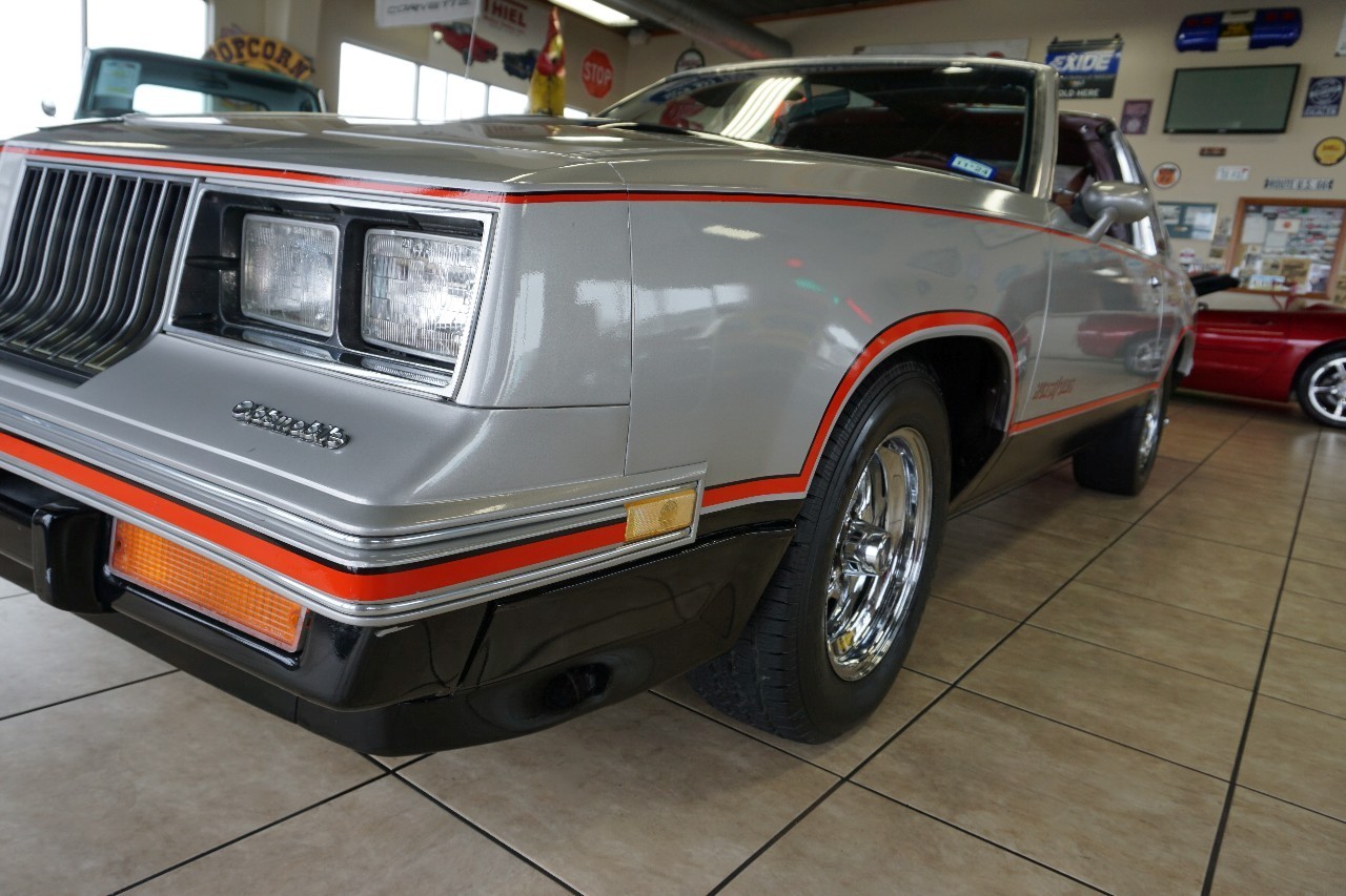 Oldsmobile-Cutlass-1984-Coupe-12