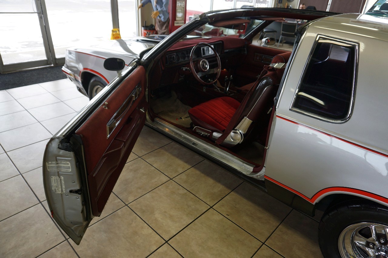 Oldsmobile-Cutlass-1984-Coupe-18