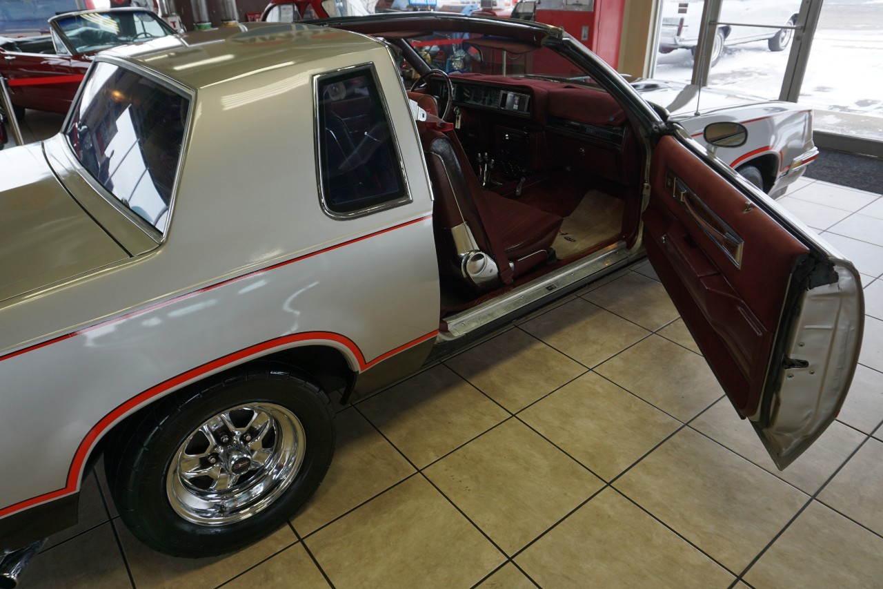 Oldsmobile-Cutlass-1984-Coupe-21