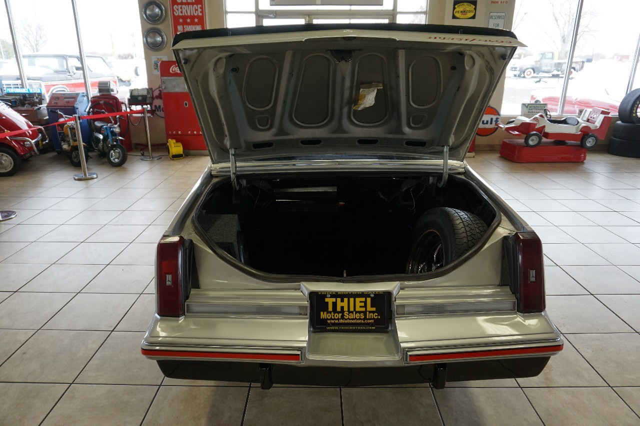 Oldsmobile-Cutlass-1984-Coupe-29