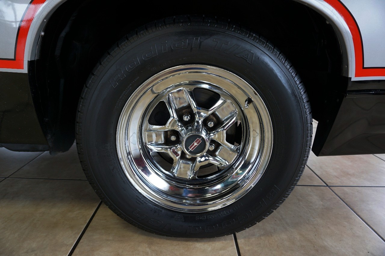 Oldsmobile-Cutlass-1984-Coupe-33