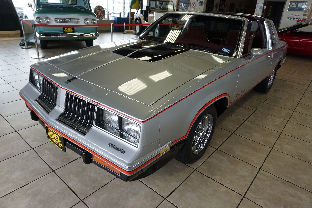 Oldsmobile-Cutlass-1984-Coupe-38