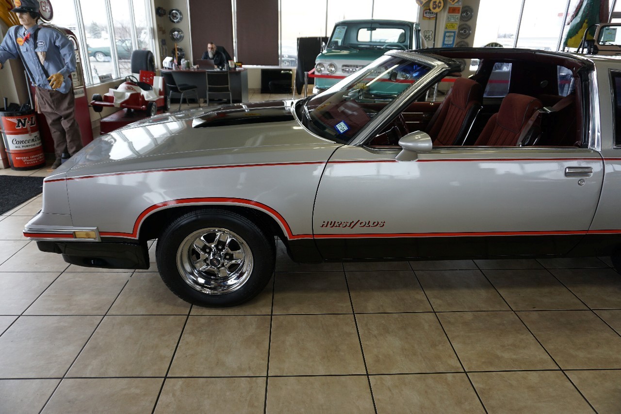 Oldsmobile-Cutlass-1984-Coupe-39
