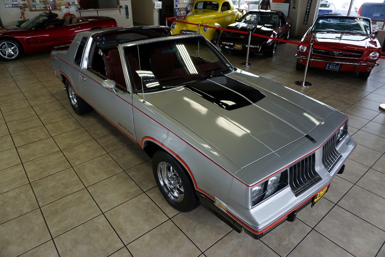 Oldsmobile-Cutlass-1984-Coupe-8