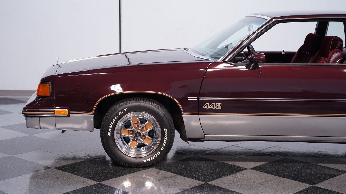 Oldsmobile-Cutlass-1987-Coupe-21