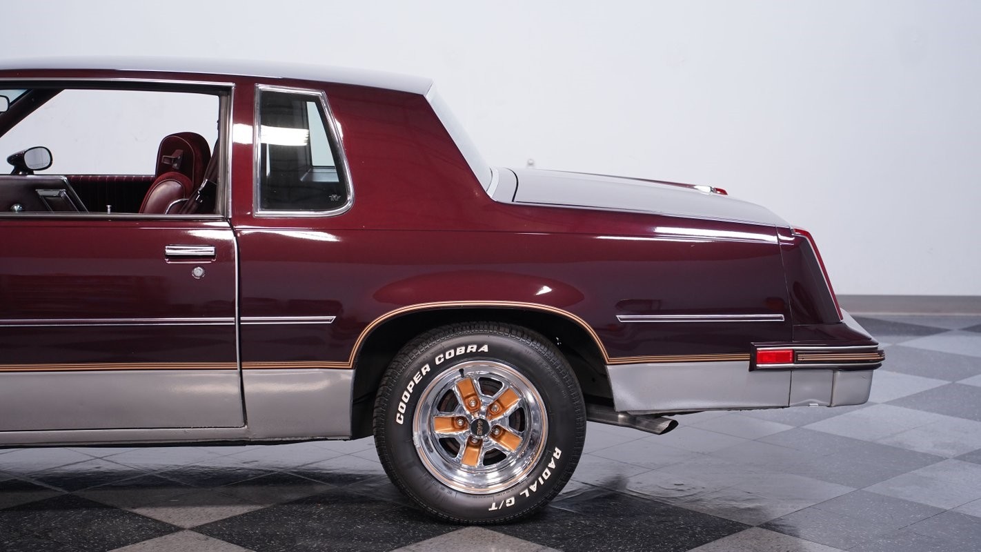 Oldsmobile-Cutlass-1987-Coupe-22