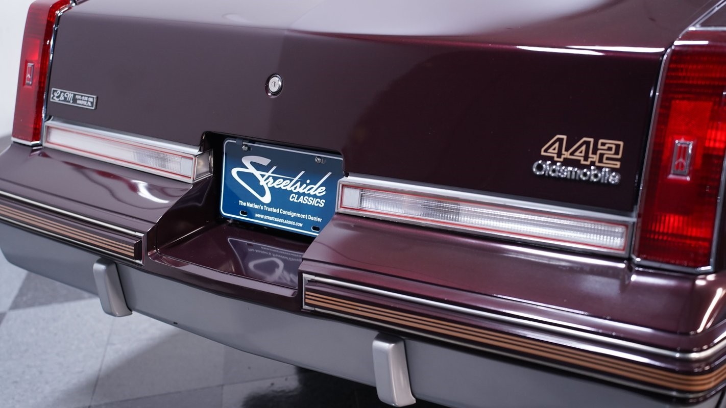 Oldsmobile-Cutlass-1987-Coupe-23