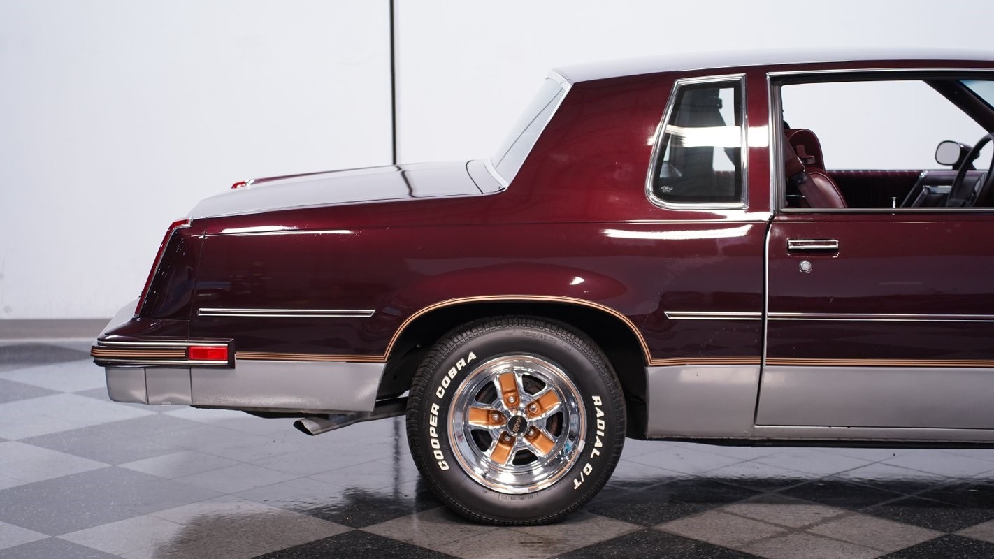 Oldsmobile-Cutlass-1987-Coupe-26