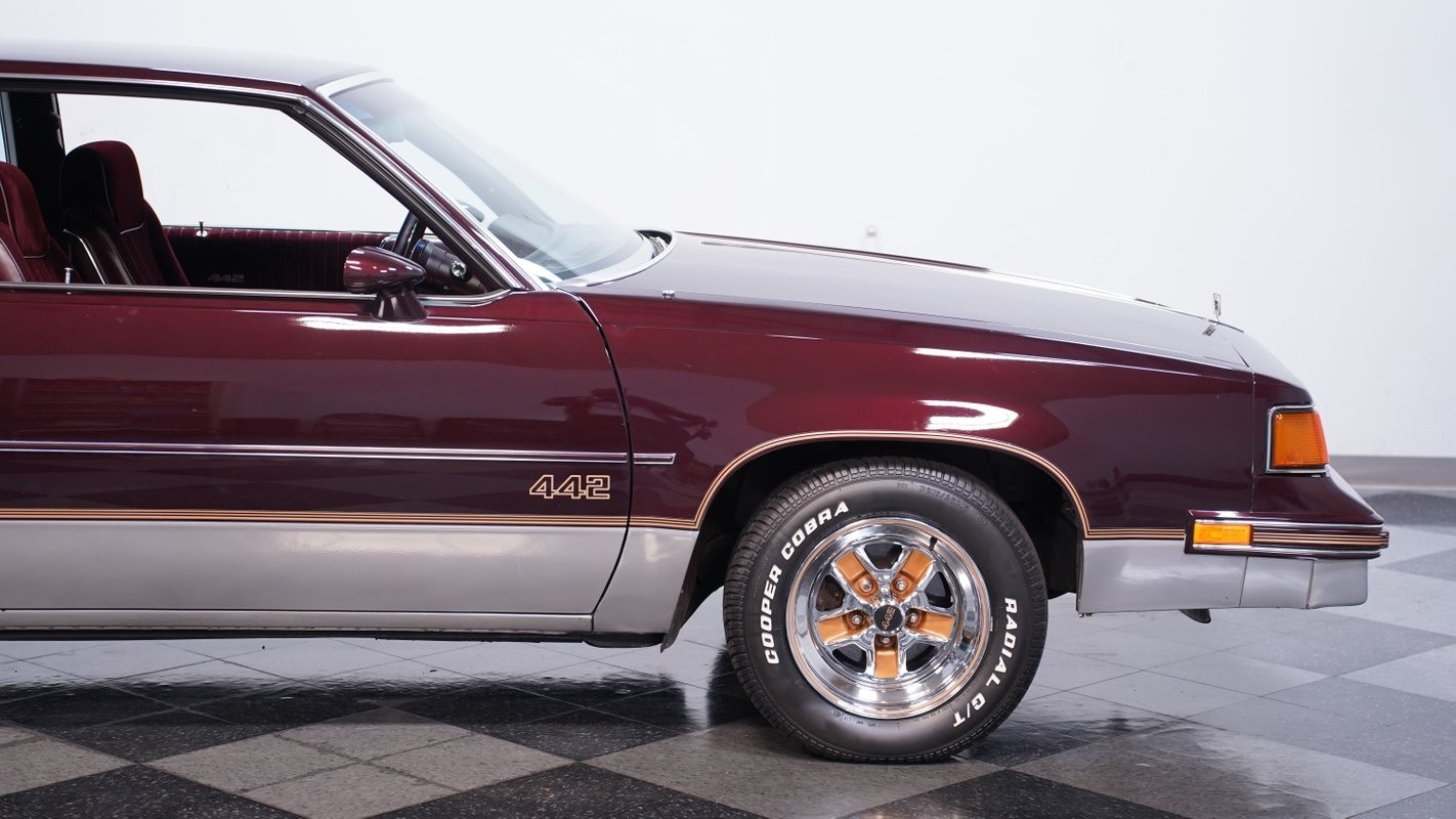 Oldsmobile-Cutlass-1987-Coupe-27