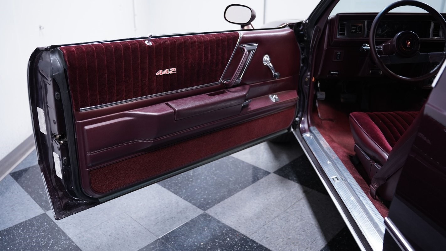 Oldsmobile-Cutlass-1987-Coupe-31