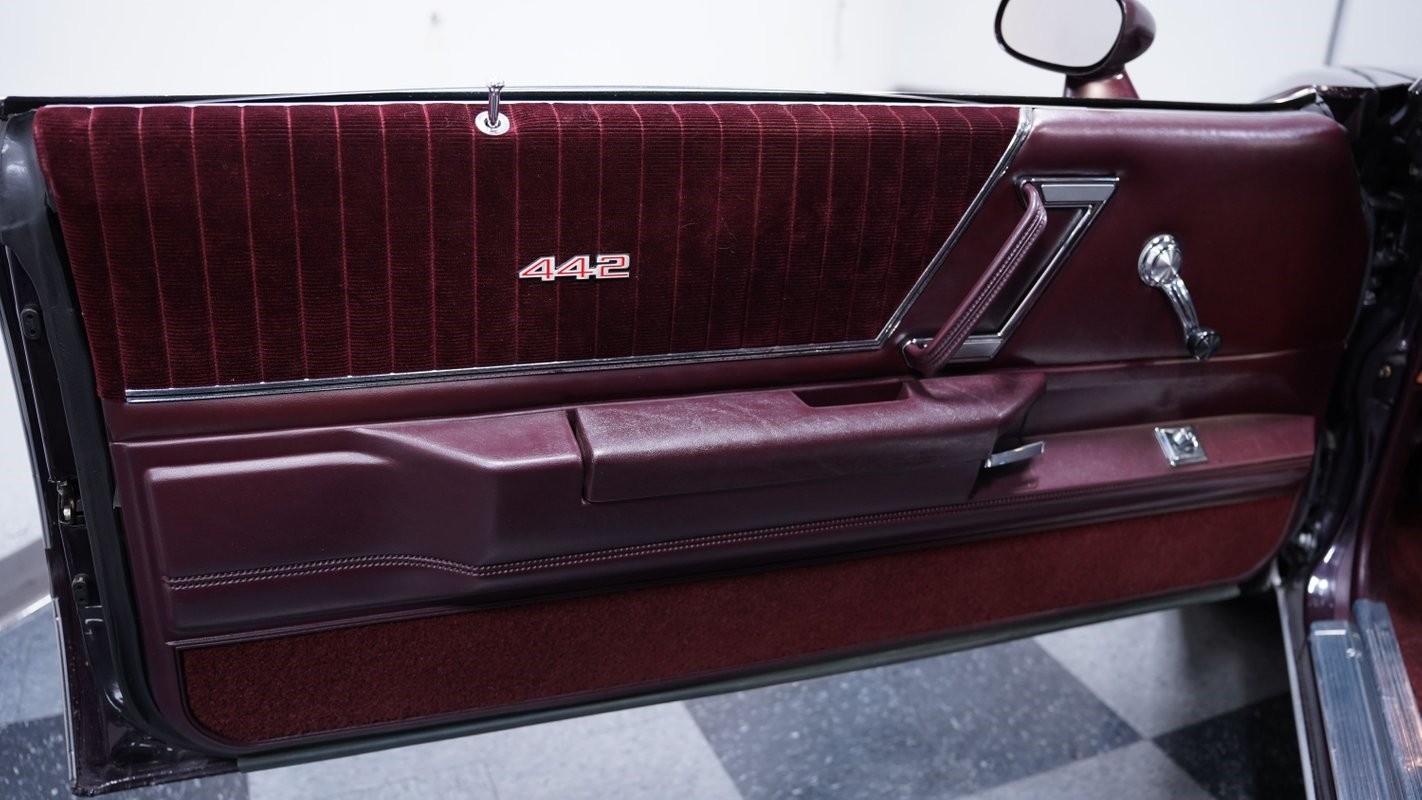 Oldsmobile-Cutlass-1987-Coupe-32