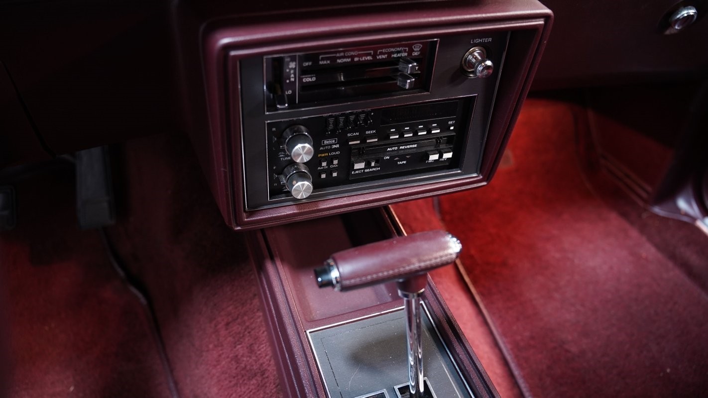 Oldsmobile-Cutlass-1987-Coupe-37