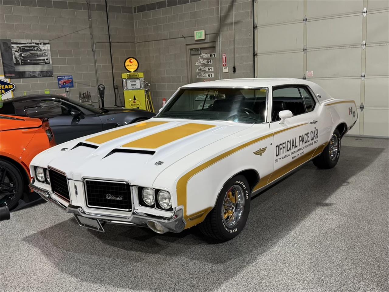 Oldsmobile-Cutlass-supreme-1972-White-Black-15