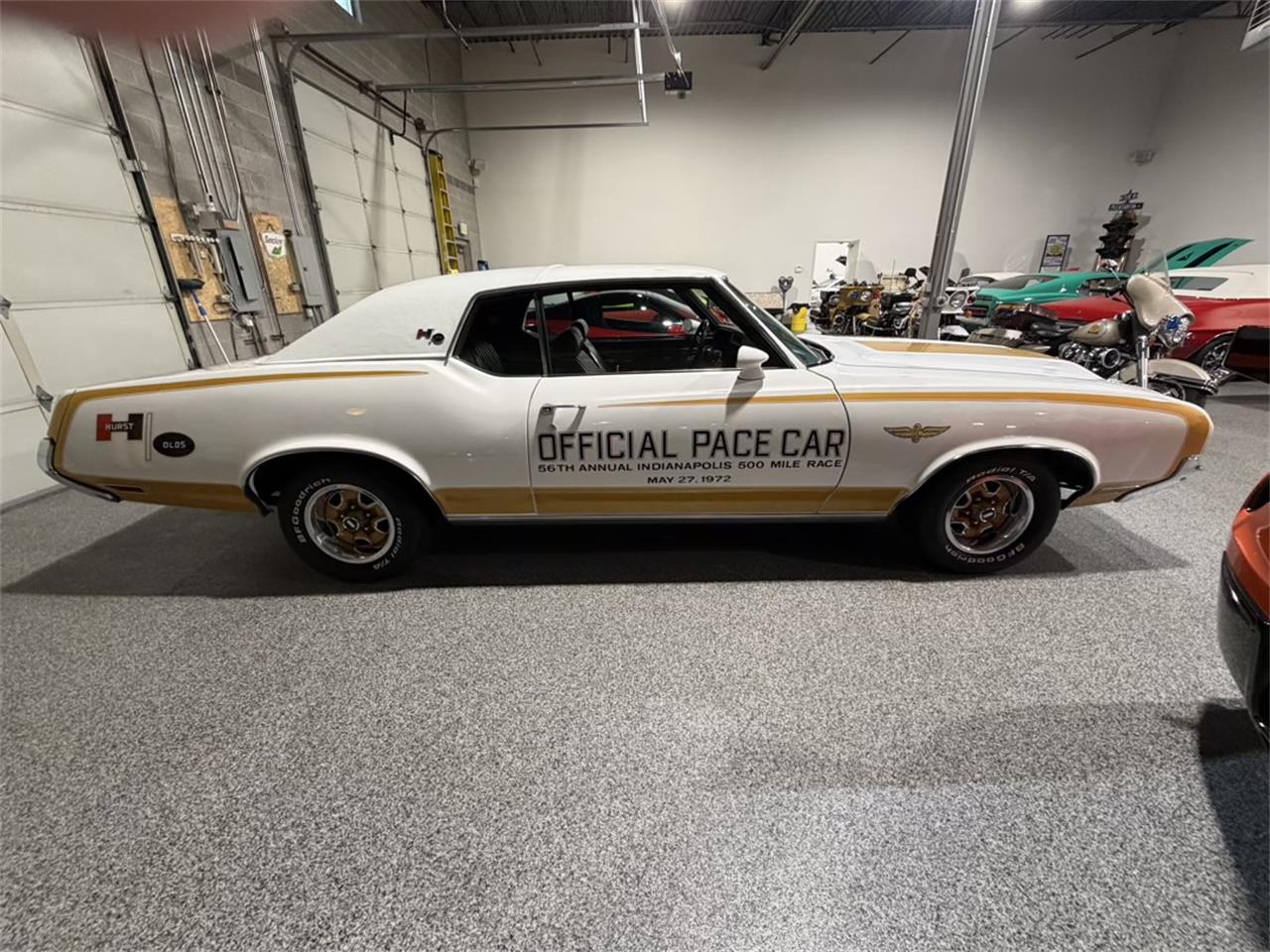 Oldsmobile-Cutlass-supreme-1972-White-Black-16