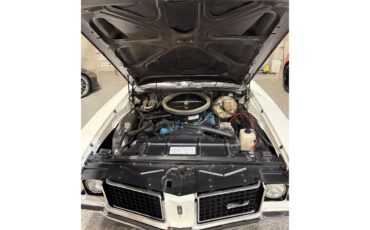 Oldsmobile-Cutlass-supreme-1972-White-Black-18