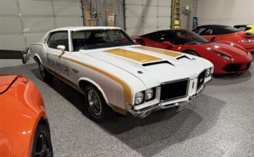 Oldsmobile-Cutlass-supreme-1972-White-Black-21