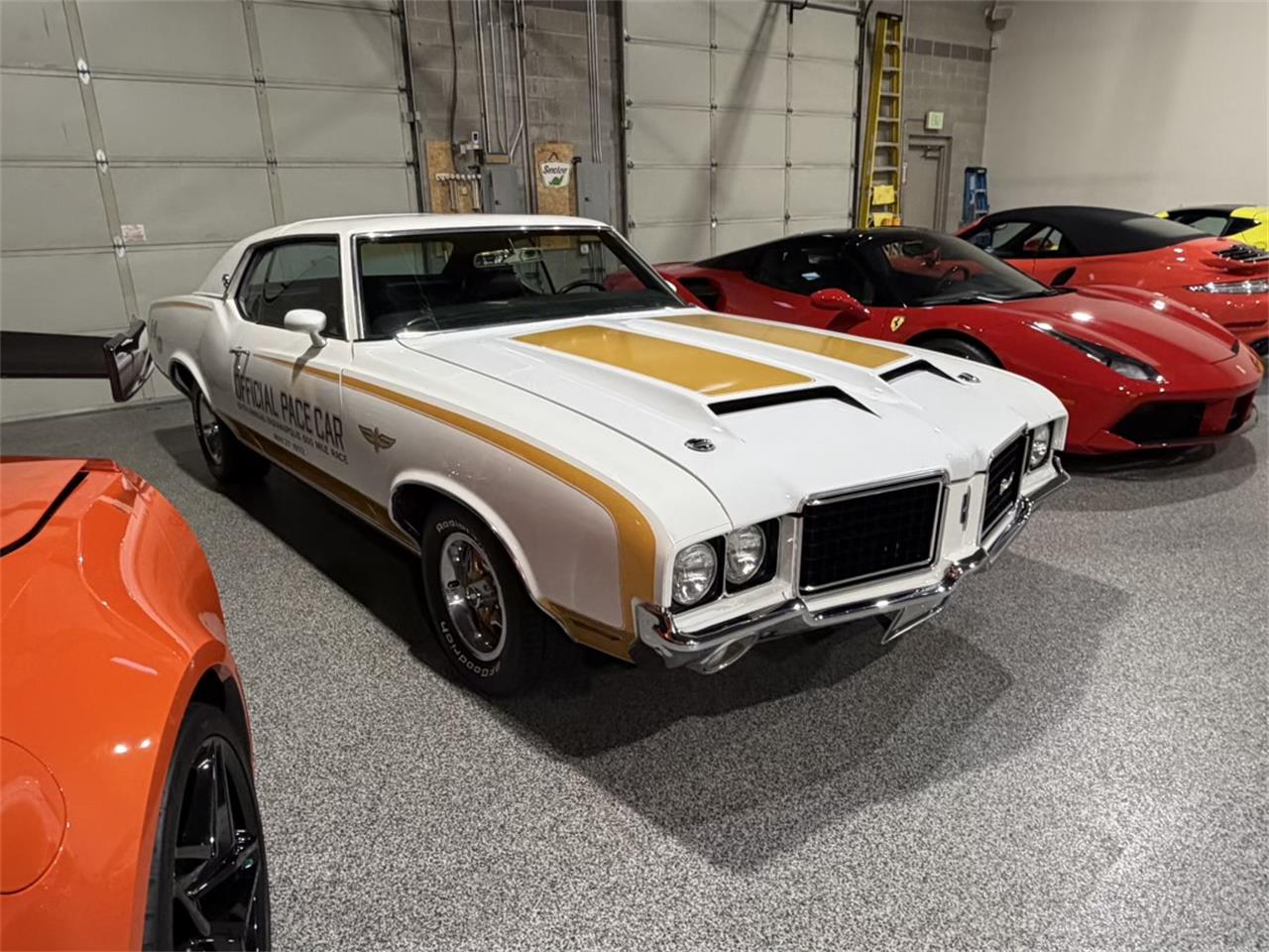 Oldsmobile-Cutlass-supreme-1972-White-Black-21