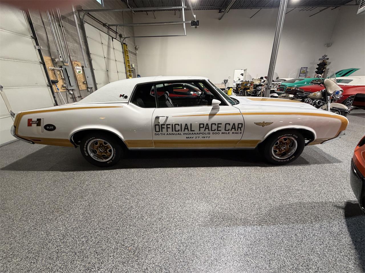 Oldsmobile-Cutlass-supreme-1972-White-Black-22