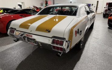 Oldsmobile-Cutlass-supreme-1972-White-Black-27