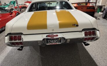 Oldsmobile-Cutlass-supreme-1972-White-Black-28