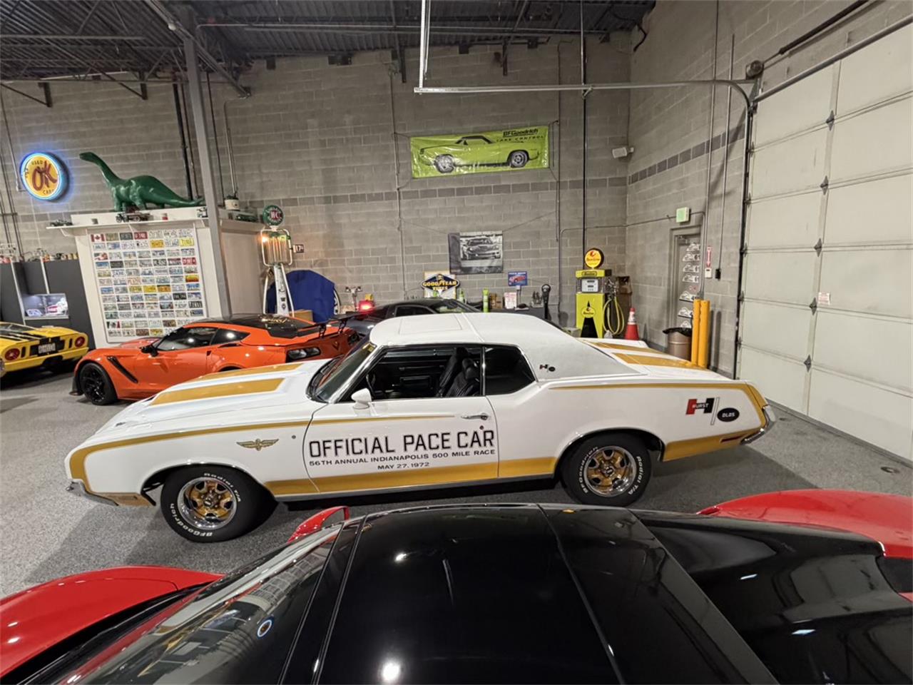 Oldsmobile-Cutlass-supreme-1972-White-Black-30