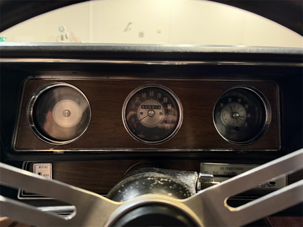 Oldsmobile-Cutlass-supreme-1972-White-Black-33