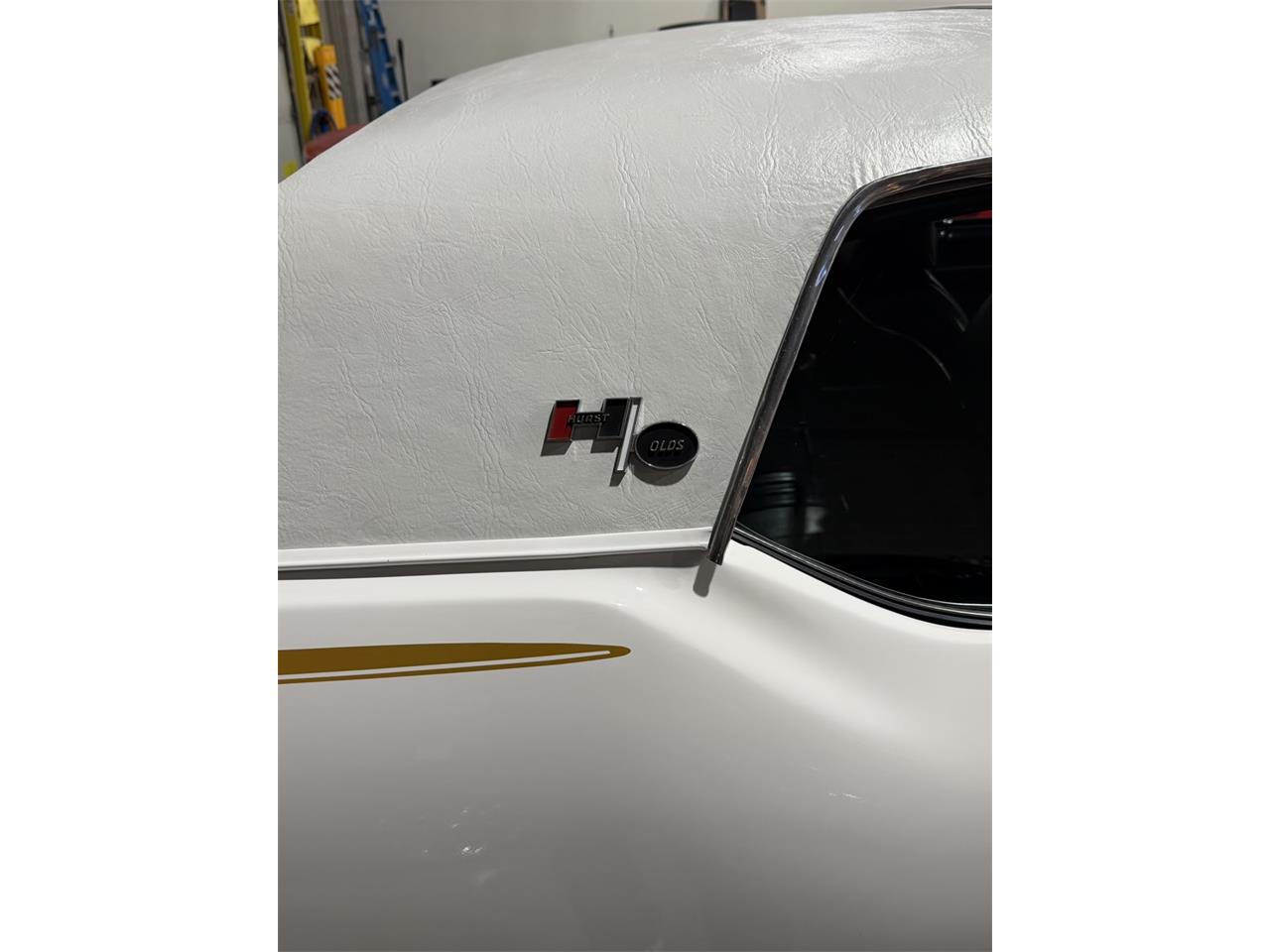 Oldsmobile-Cutlass-supreme-1972-White-Black-36