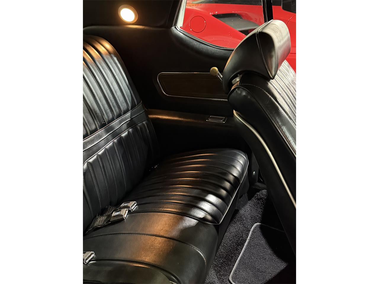 Oldsmobile-Cutlass-supreme-1972-White-Black-37