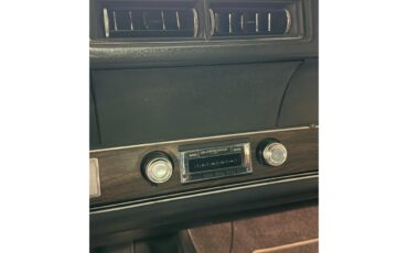 Oldsmobile-Cutlass-supreme-1972-White-Black-39