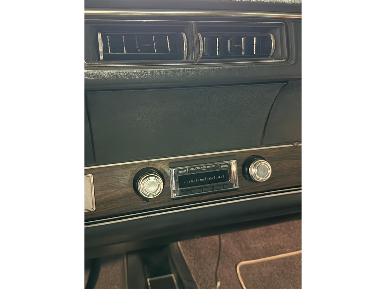 Oldsmobile-Cutlass-supreme-1972-White-Black-39