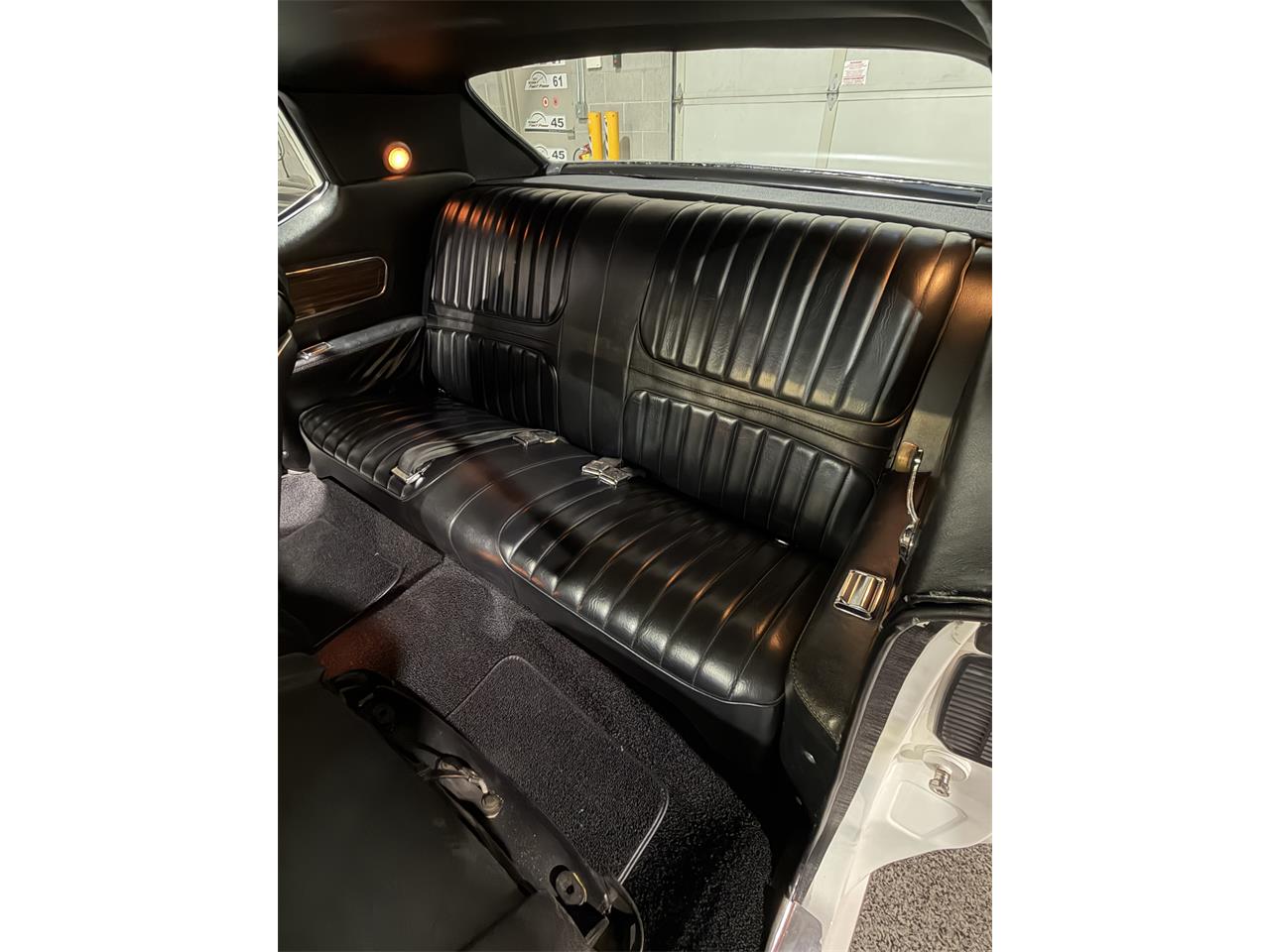 Oldsmobile-Cutlass-supreme-1972-White-Black-4