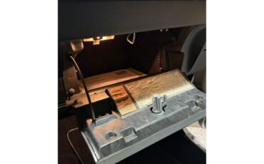 Oldsmobile-Cutlass-supreme-1972-White-Black-40