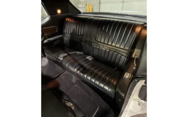 Oldsmobile-Cutlass-supreme-1972-White-Black-41