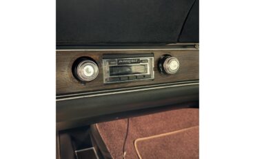 Oldsmobile-Cutlass-supreme-1972-White-Black-42