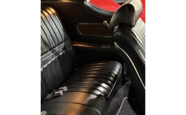 Oldsmobile-Cutlass-supreme-1972-White-Black-47