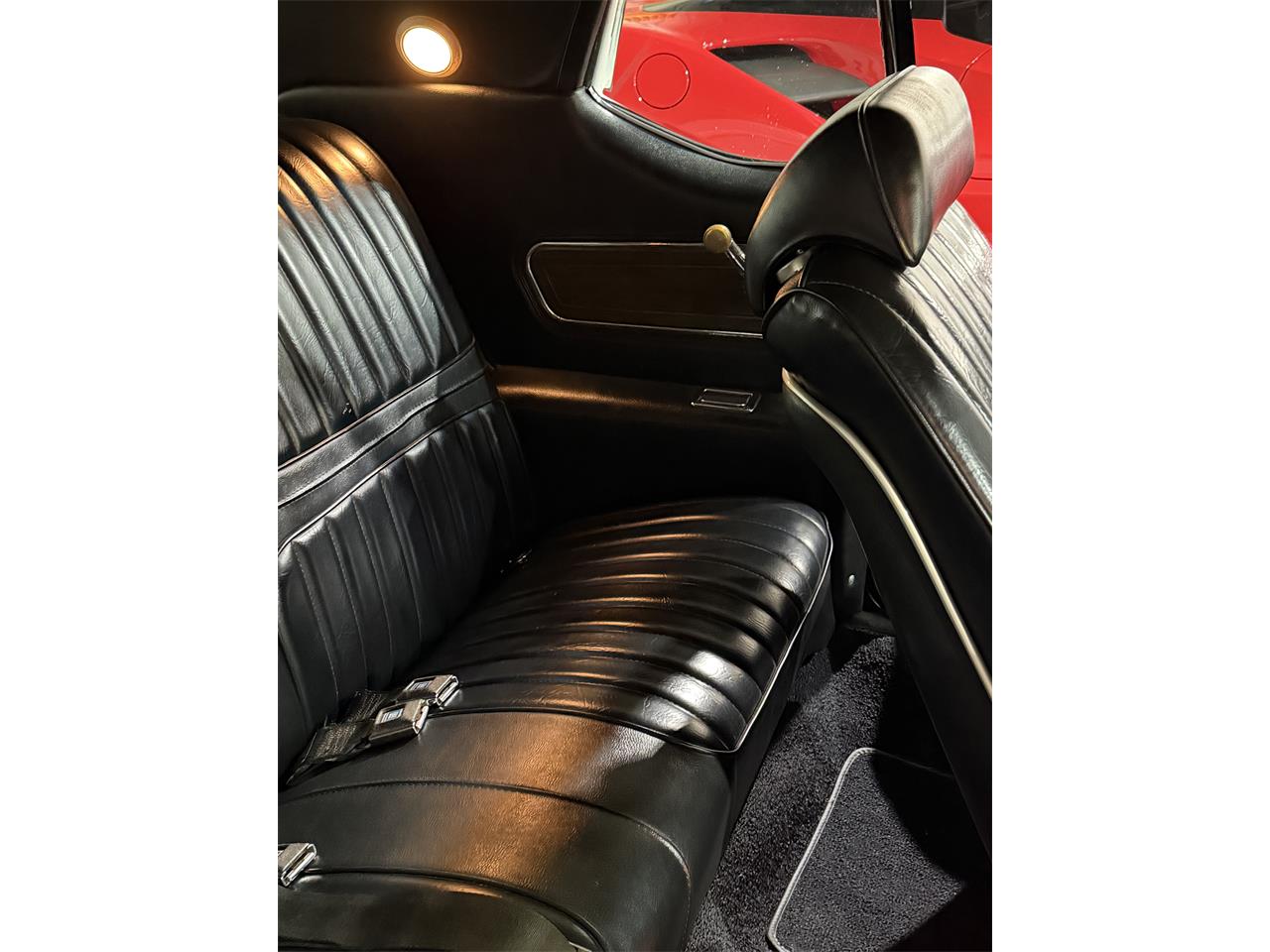 Oldsmobile-Cutlass-supreme-1972-White-Black-47