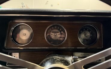 Oldsmobile-Cutlass-supreme-1972-White-Black-49