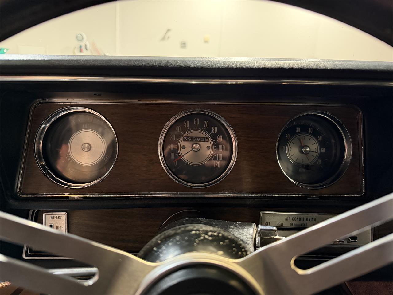 Oldsmobile-Cutlass-supreme-1972-White-Black-49